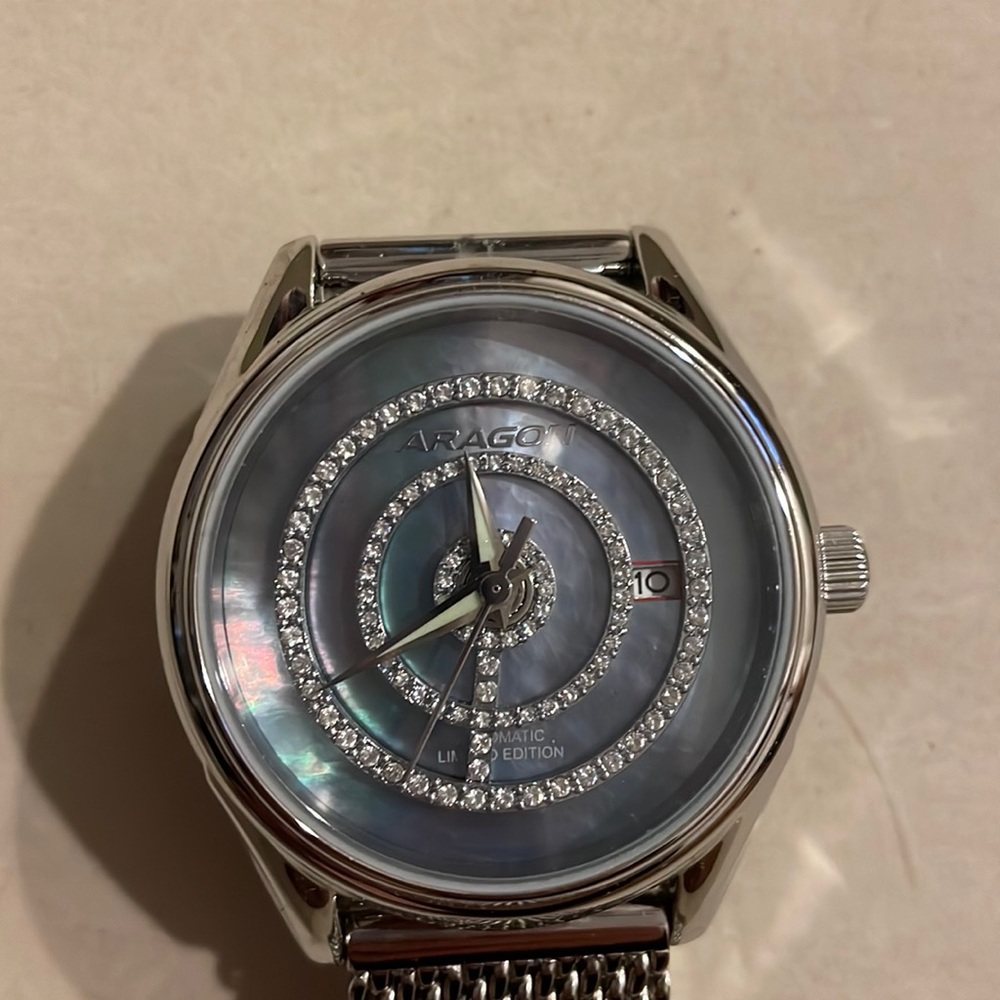 Aragons women’s spinner watch